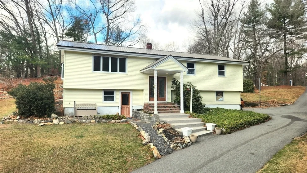 Unit for sale at 11 Clover Cir, Andover, MA 01810