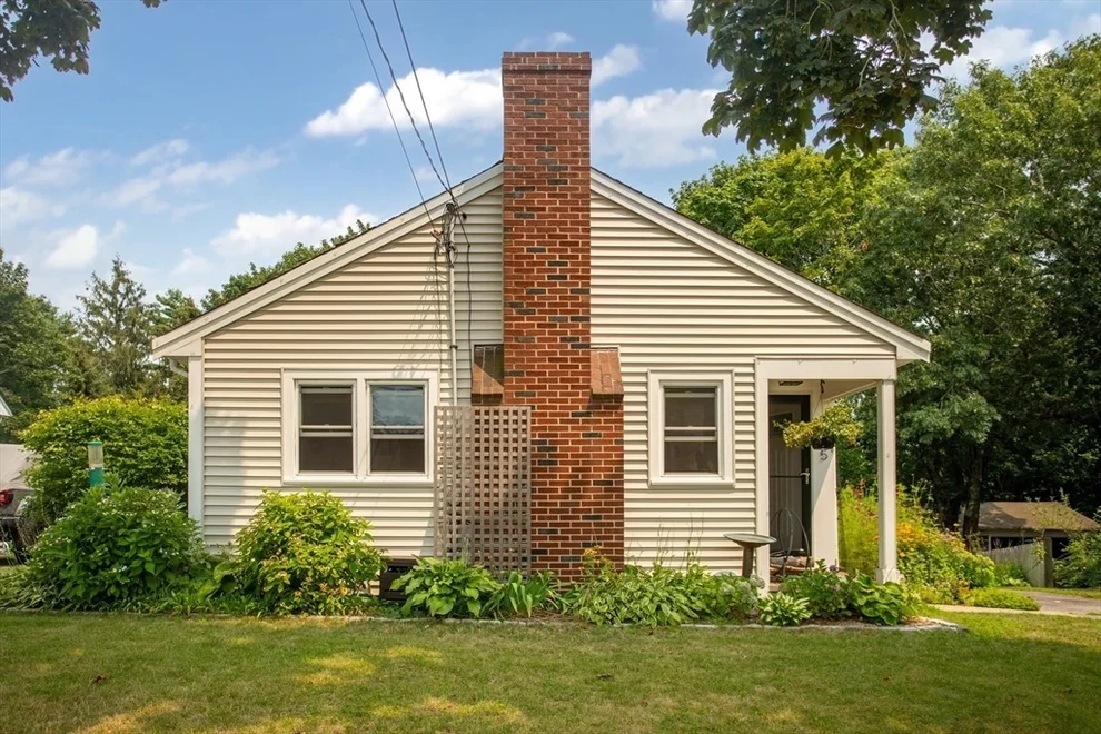 Unit for sale at 105 Standish Ave, Plymouth, MA 02360