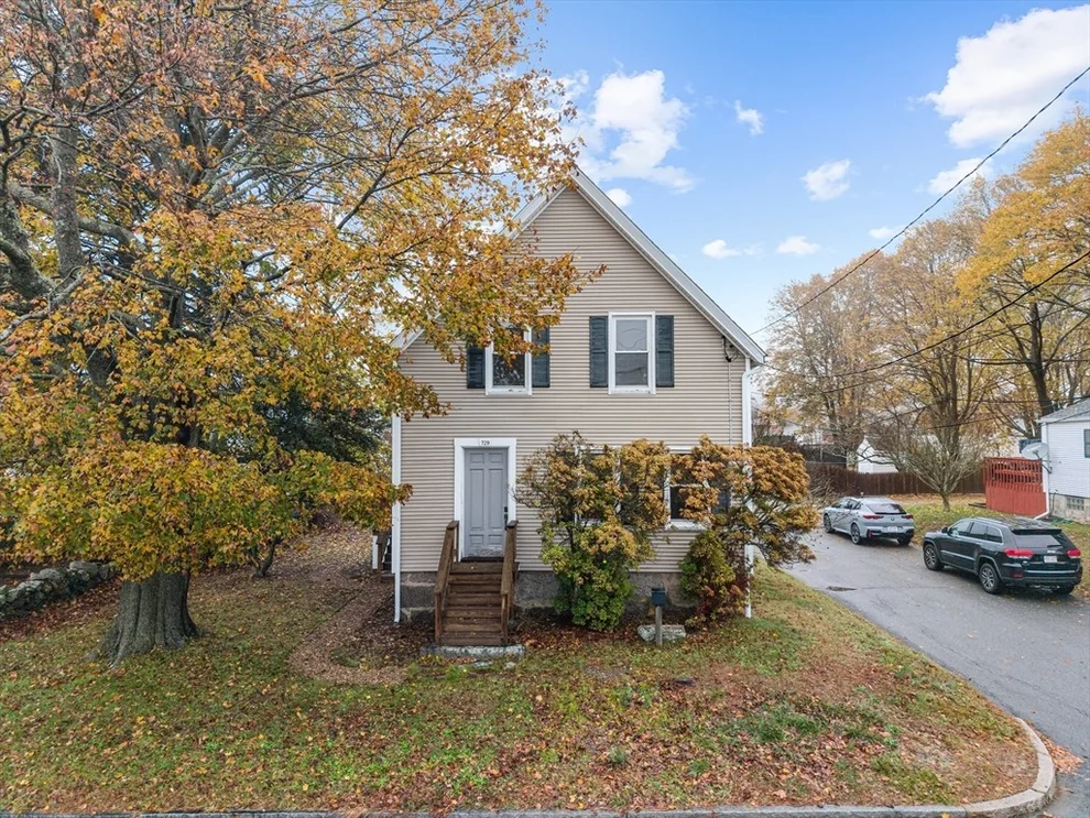 Unit for sale at 729 Allen St, New Bedford, MA 02740
