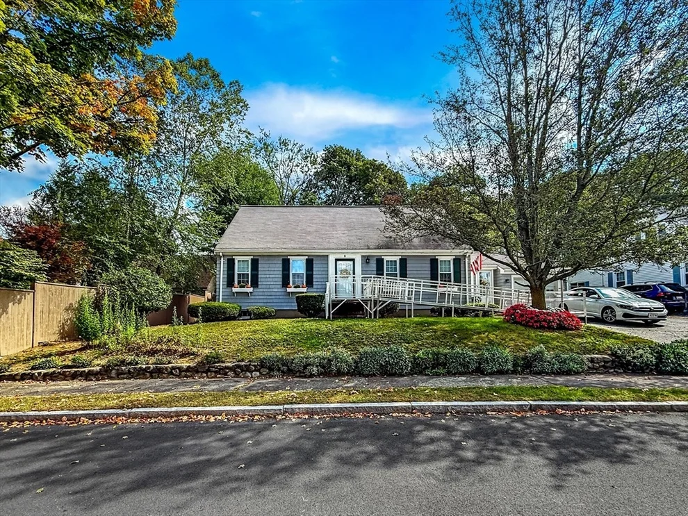 Unit for sale at 8 Thorndike Rd, Wakefield, MA 01880