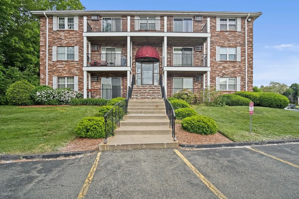Unit for sale at 11 Kenmar Dr, Billerica, MA 01821