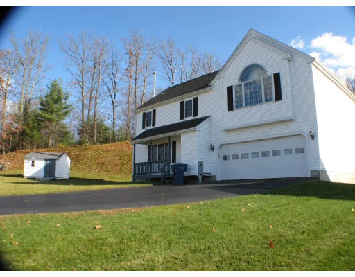 Unit for sale at 8 Hillside Dr, Sutton, MA 01590