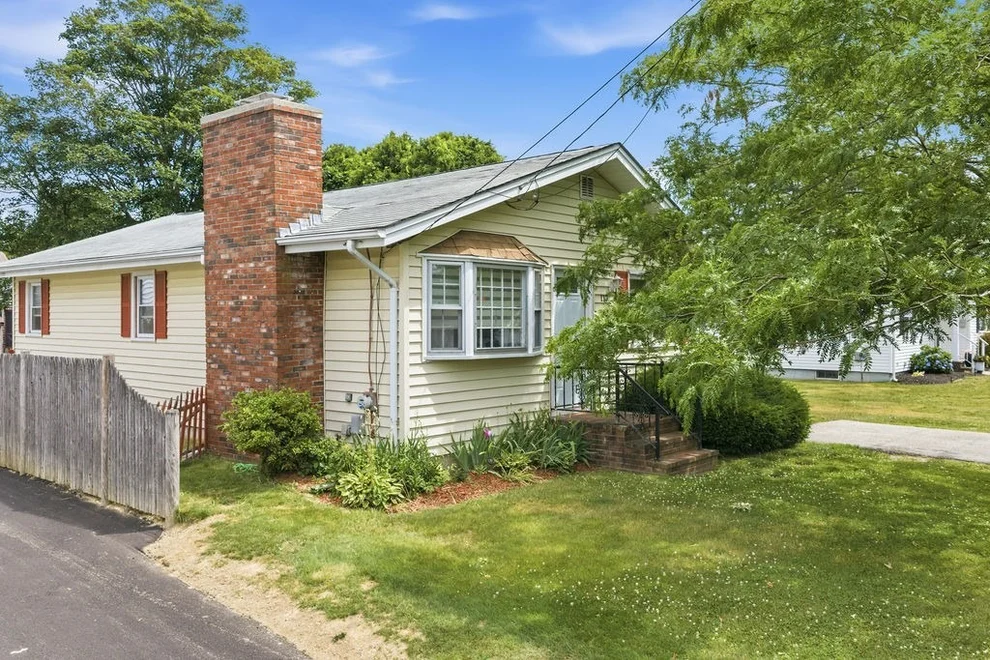 Unit for sale at 117 Fales Rd, Bristol, RI 02809