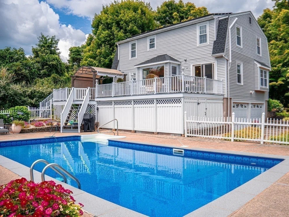 Unit for sale at 118 Mendon Rd, Sutton, MA 01590