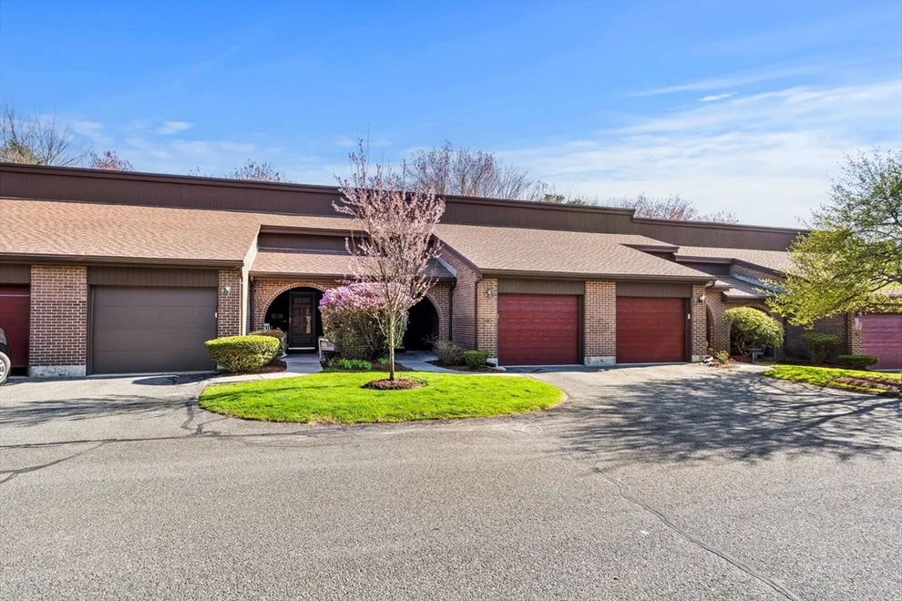 Unit for sale at 7 Aspen Ln, Peabody, MA 01960