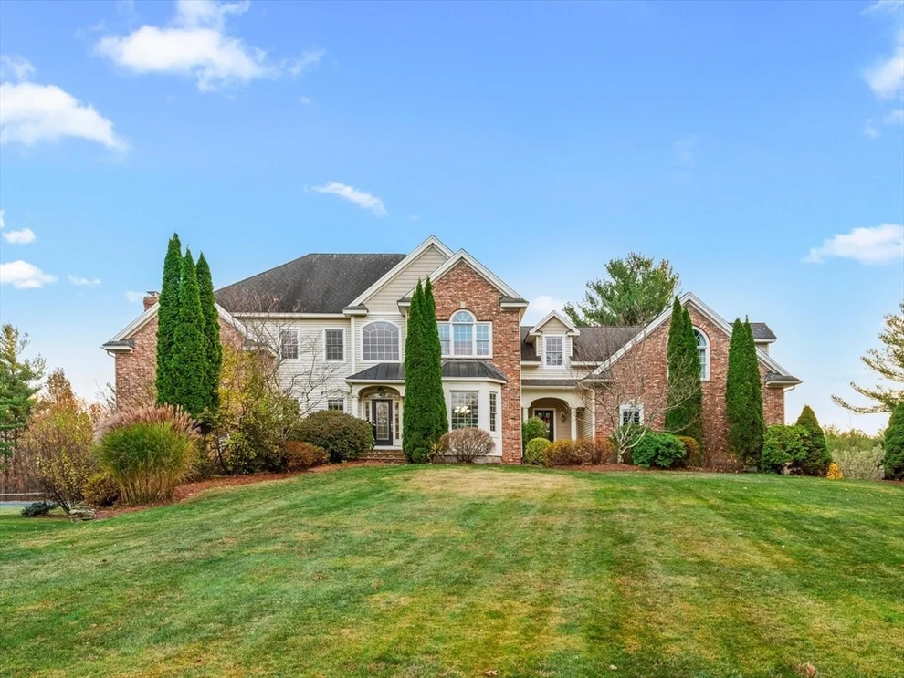 Unit for sale at 768 Nw Main St, Douglas, MA 01516