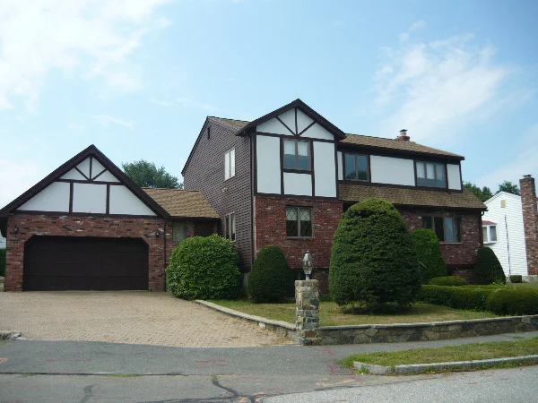 Unit for sale at 7 Skyewood Dr, Stoneham, MA 02180