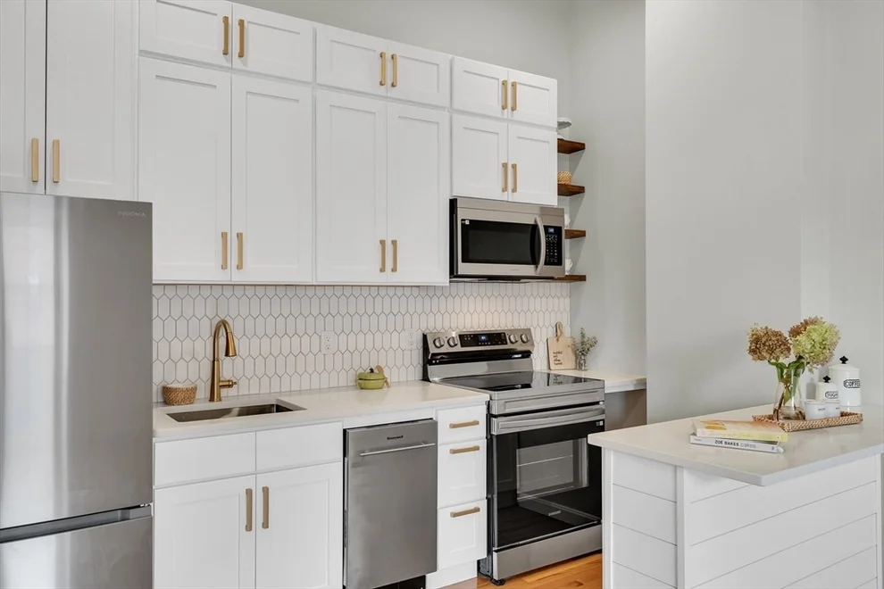 Unit for sale at 9 Appleton St, Boston, MA 02116