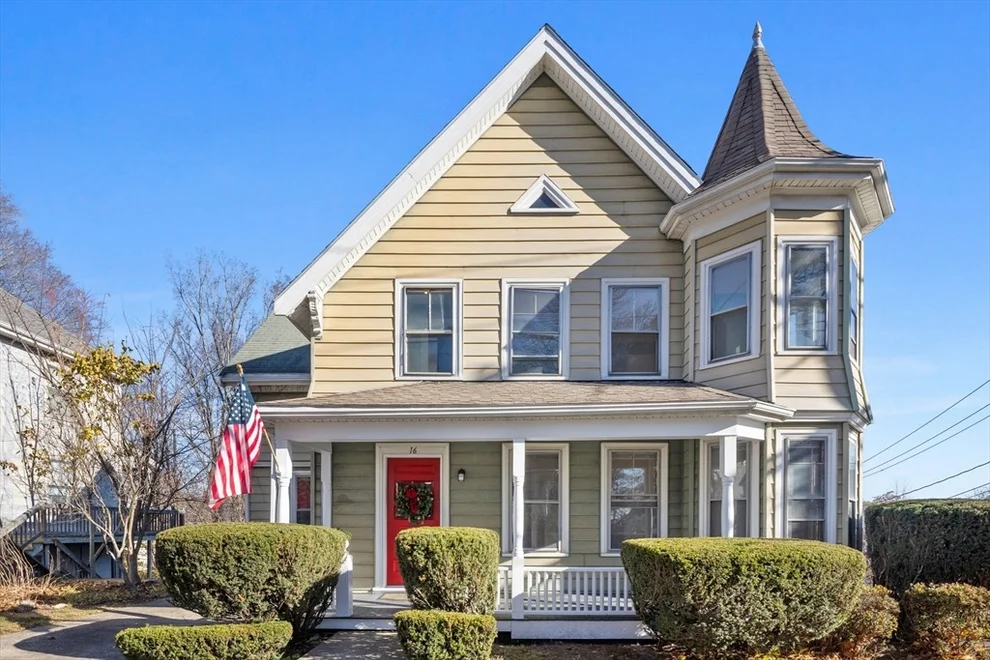 Unit for sale at 16 Pleasant St, Wakefield, MA 01880