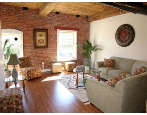Unit for sale at 540 Main Street, Clinton, MA 01510