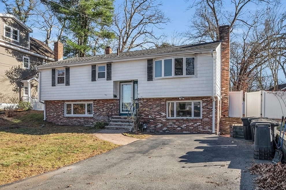 Unit for sale at 33 Rockwood Rd, Lynnfield, MA 01940