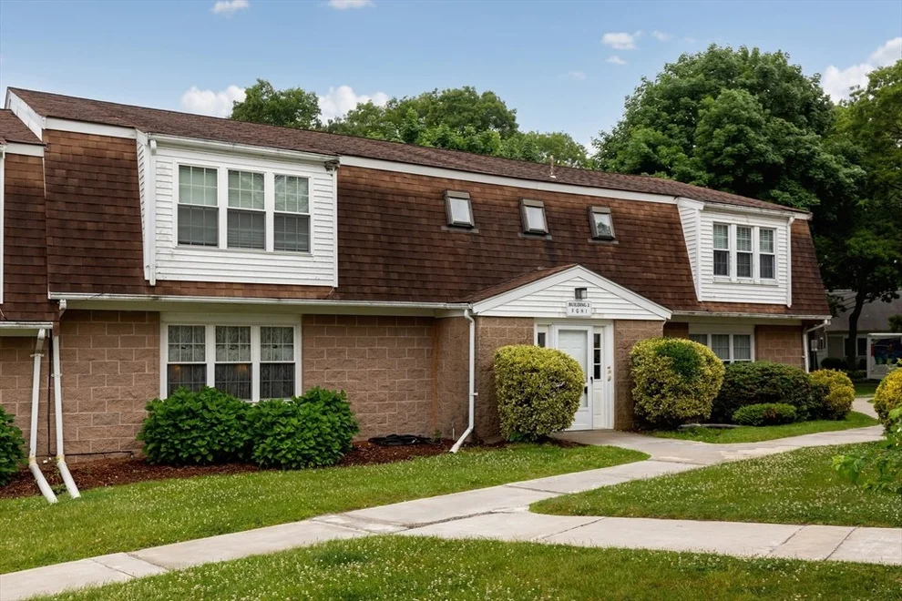 Unit for sale at 9 Pleasant Park Ave, Barnstable, MA 02601