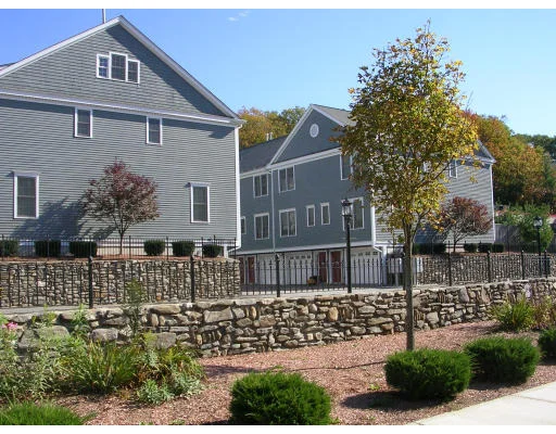 Unit for sale at 894 Main Street, Wakefield, MA 01880