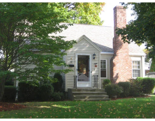 Unit for sale at 33 Calumet Ave, Worcester, MA 01606