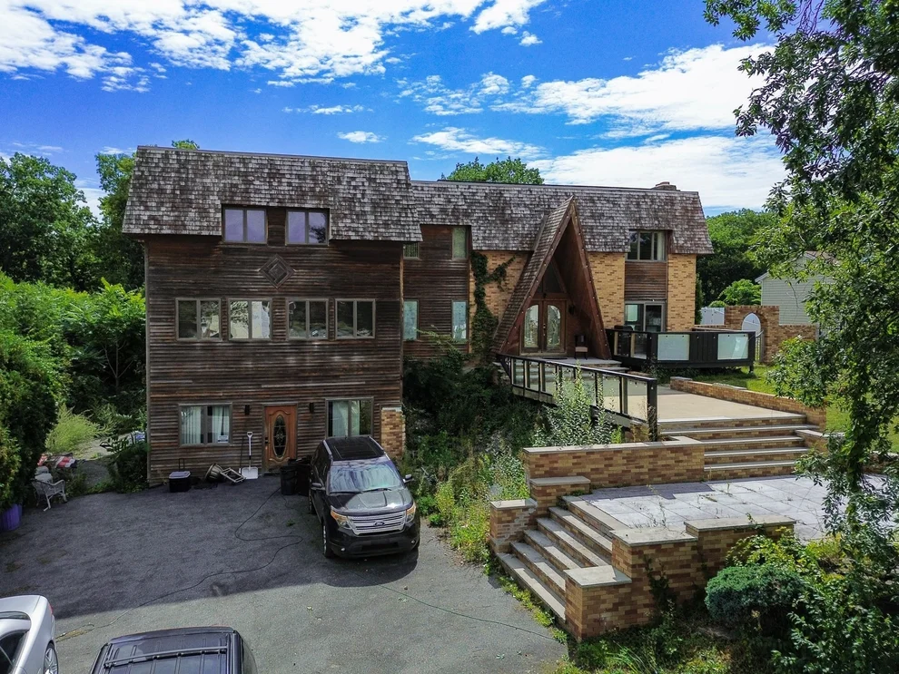 Unit for sale at 12 Oakridge Dr, Saugus, MA 01906