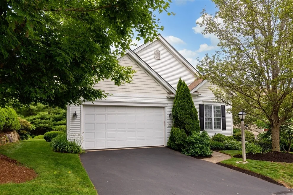 Unit for sale at 49 Champlain Cir, Plymouth, MA 02360