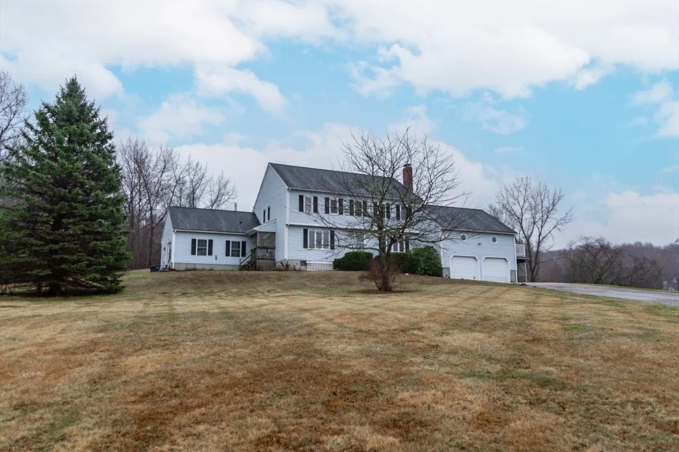 Unit for sale at 14 Carpenter Hill Rd, Mendon, MA 01756