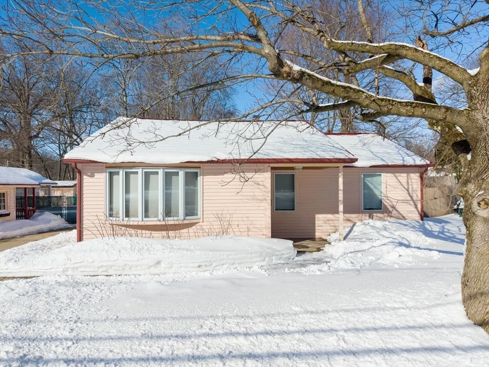 Unit for sale at 1086 North St Ext, Agawam, MA 01030
