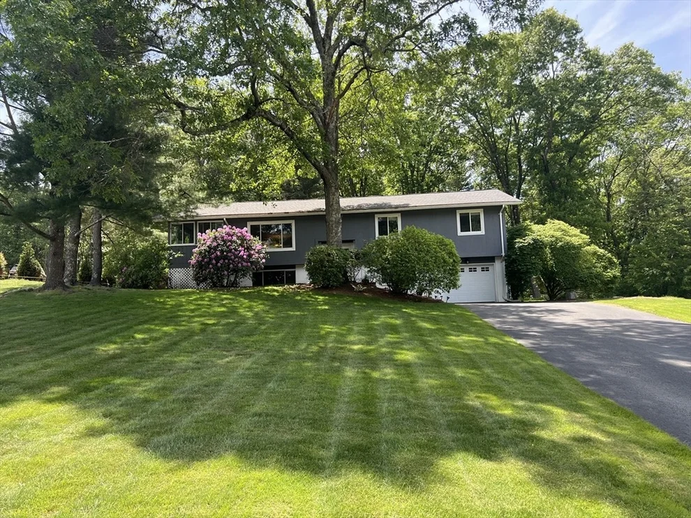 Unit for sale at 11 Huckleberry Ln, Sharon, MA 02067