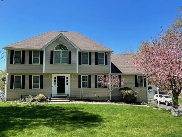 Unit for sale at 33 Oak St, Grafton, MA 01519