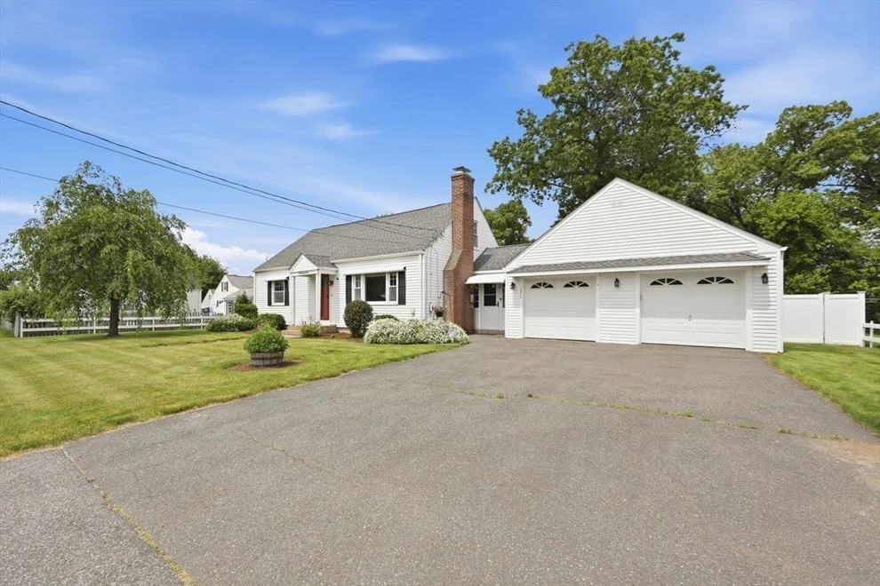 Unit for sale at 271 Wildermere St, Chicopee, MA 01020