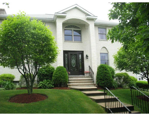 Unit for sale at 29 Raffaele Dr, Waltham, MA 02452