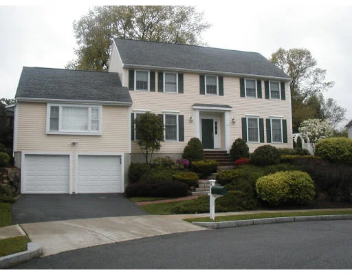 Unit for sale at 9 Nottingham Way, Stoneham, MA 02180