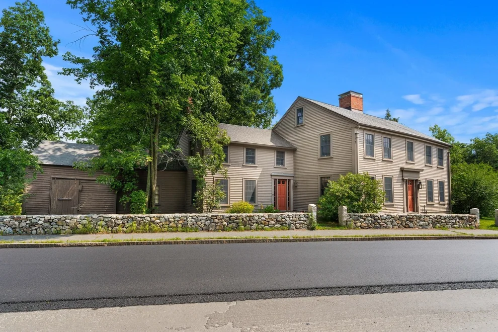 Unit for sale at 17 Elm St, North Reading, MA 01864