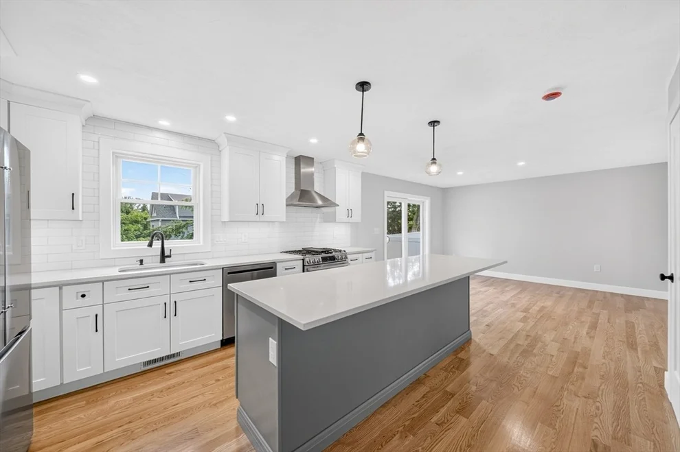Unit for sale at 14 Neillian Way, Bedford, MA 01730