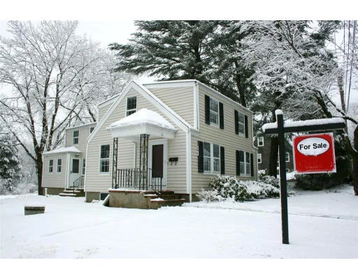 Unit for sale at 16 Clifford Ct, Hingham, MA 02043