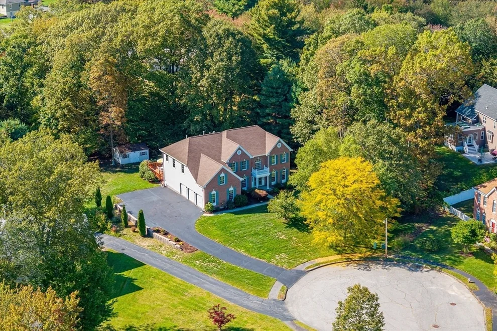 Unit for sale at 7 Thoreau Cir, Shrewsbury, MA 01545