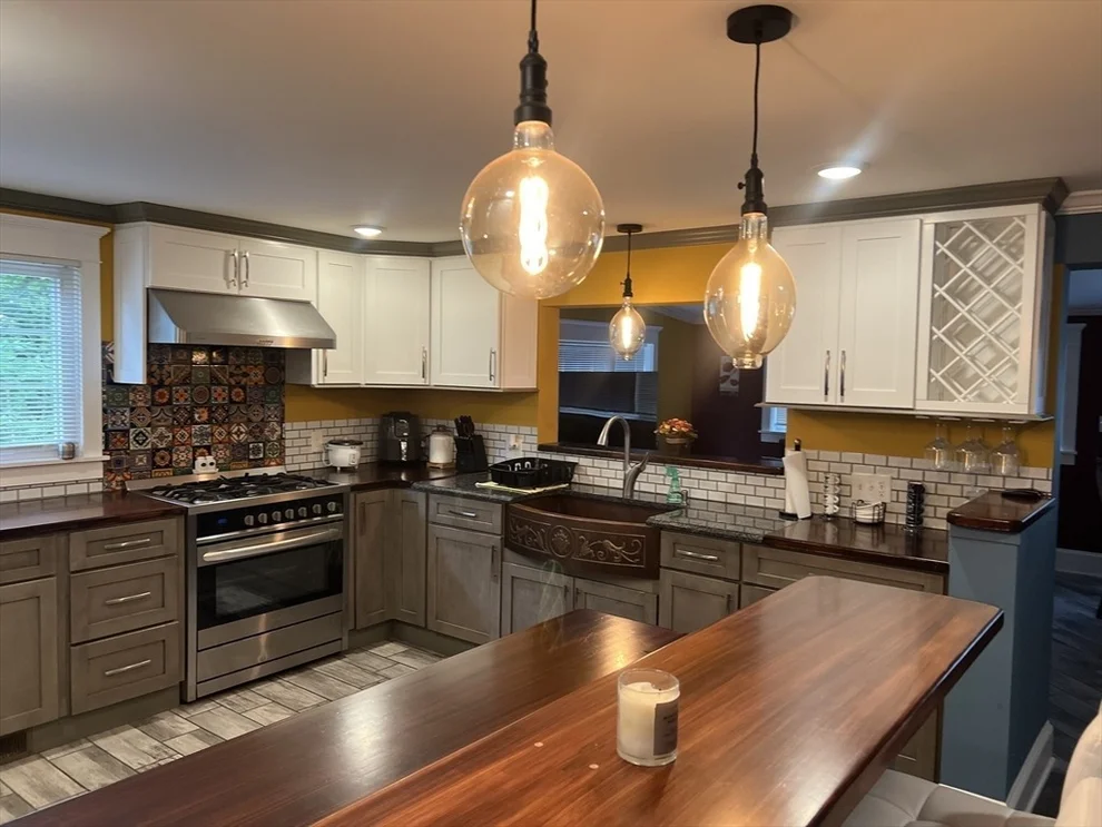 Unit for sale at 11 Leroy Pl, Springfield, MA 01104