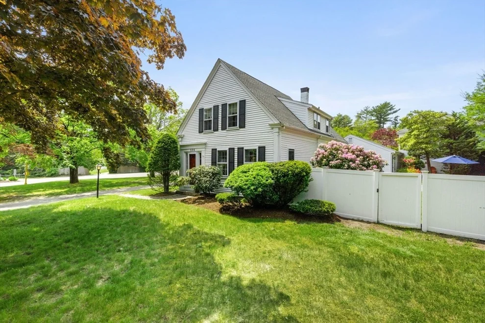 Unit for sale at 594 Tremont St, Duxbury, MA 02332