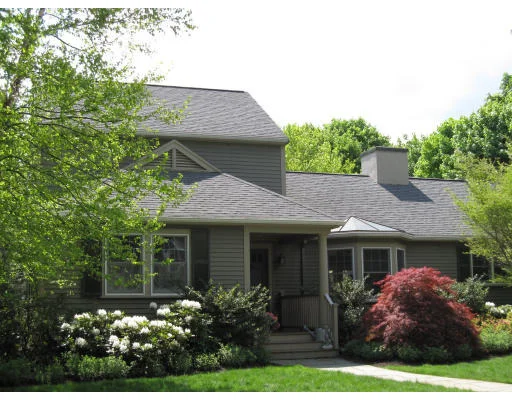 Unit for sale at 9 Stowell Rd, Winchester, MA 01890