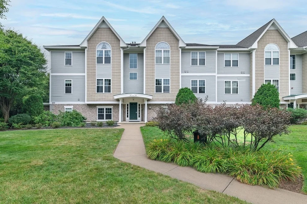 Unit for sale at 200 Roger Williams Ave, East Providence, RI 02916