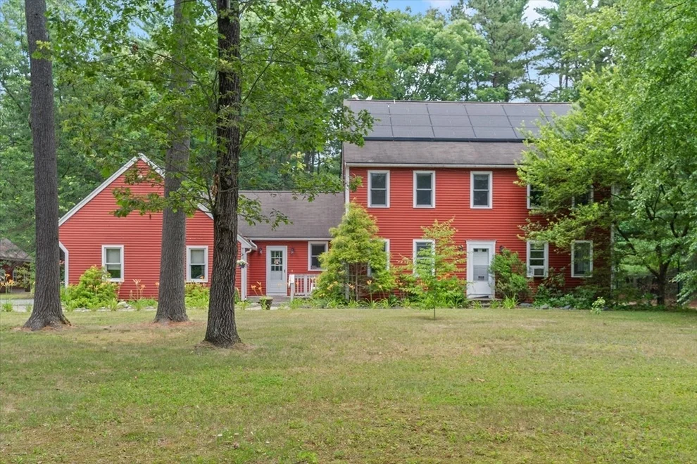 Unit for sale at 12 Easter Brook Rd, Lunenburg, MA 01462