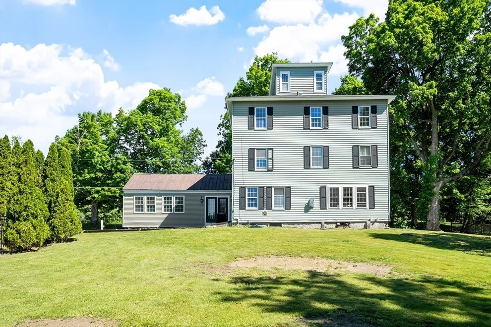 Unit for sale at 293 West St, Lunenburg, MA 01462