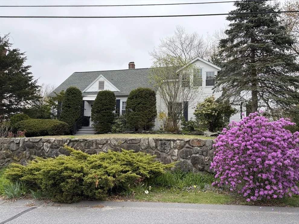 Unit for sale at 8 Wellington Lane Ave, Lexington, MA 02421