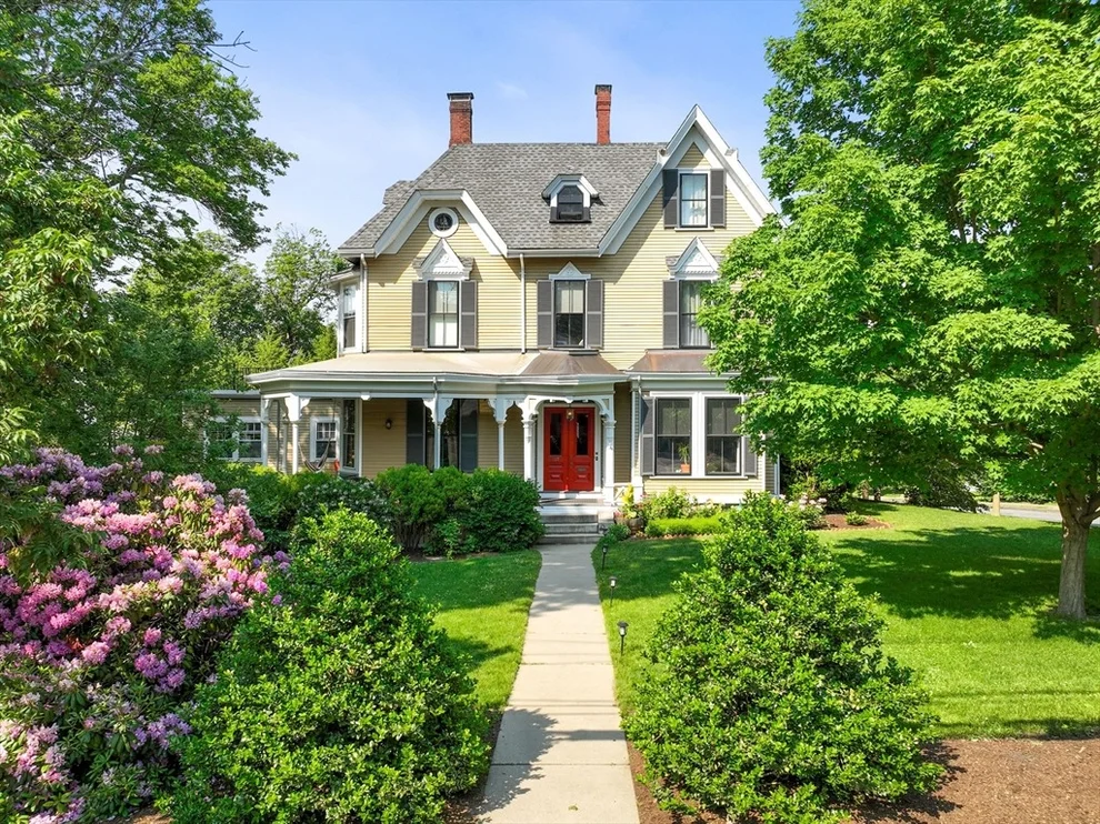 Unit for sale at 327 Franklin St, Newton, MA 02458