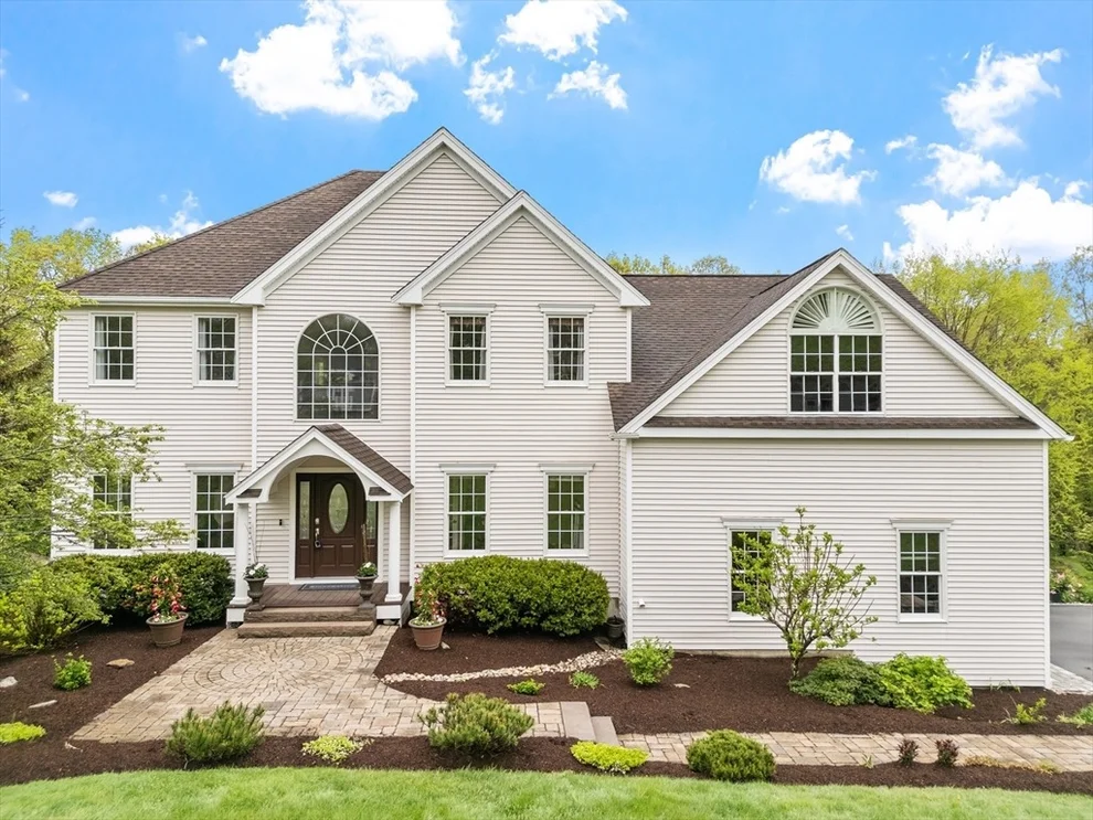 Unit for sale at 36 Farmington Dr, Shrewsbury, MA 01545