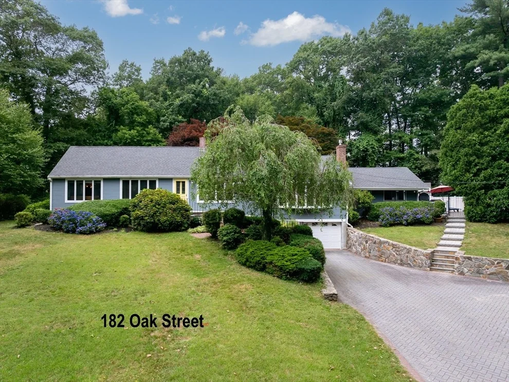 Unit for sale at 182 Oak St, Marshfield, MA 02050