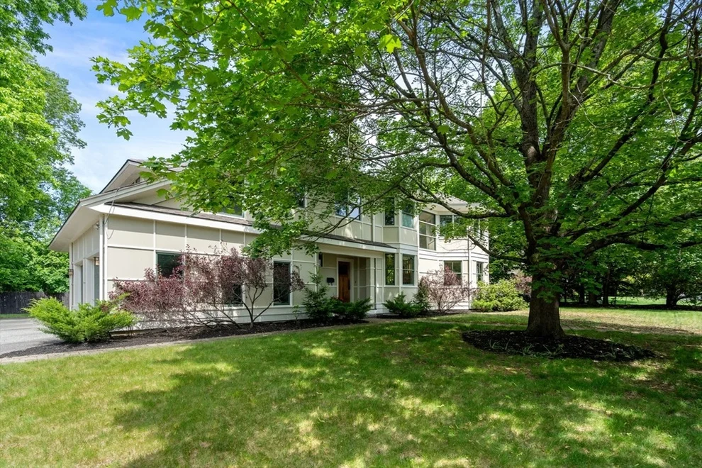 Unit for sale at 9 Sunny Knoll Ter, Lexington, MA 02421