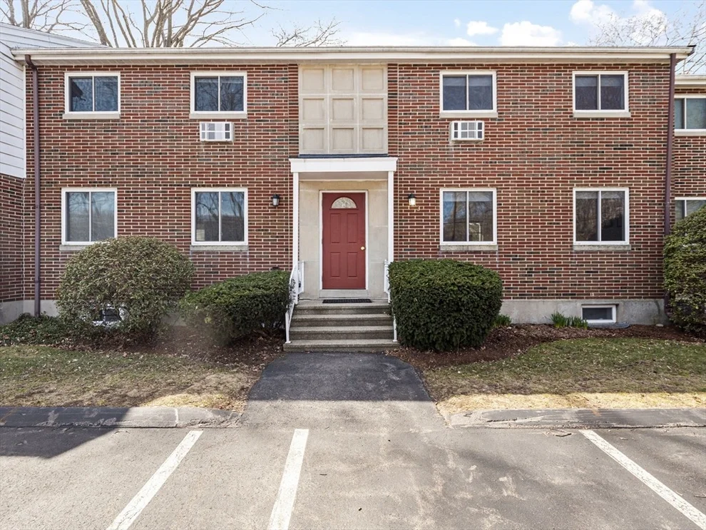 Unit for sale at 3 Wilson Dr, Framingham, MA 01702