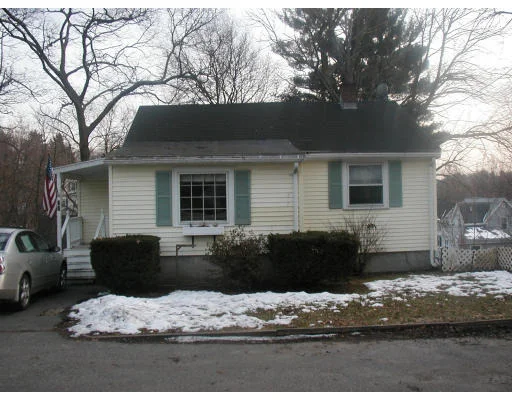 Unit for sale at 27 Warren Ave Extn, Wakefield, MA 01880