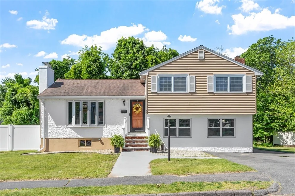 Unit for sale at 2 Appleton Rd, Wakefield, MA 01880