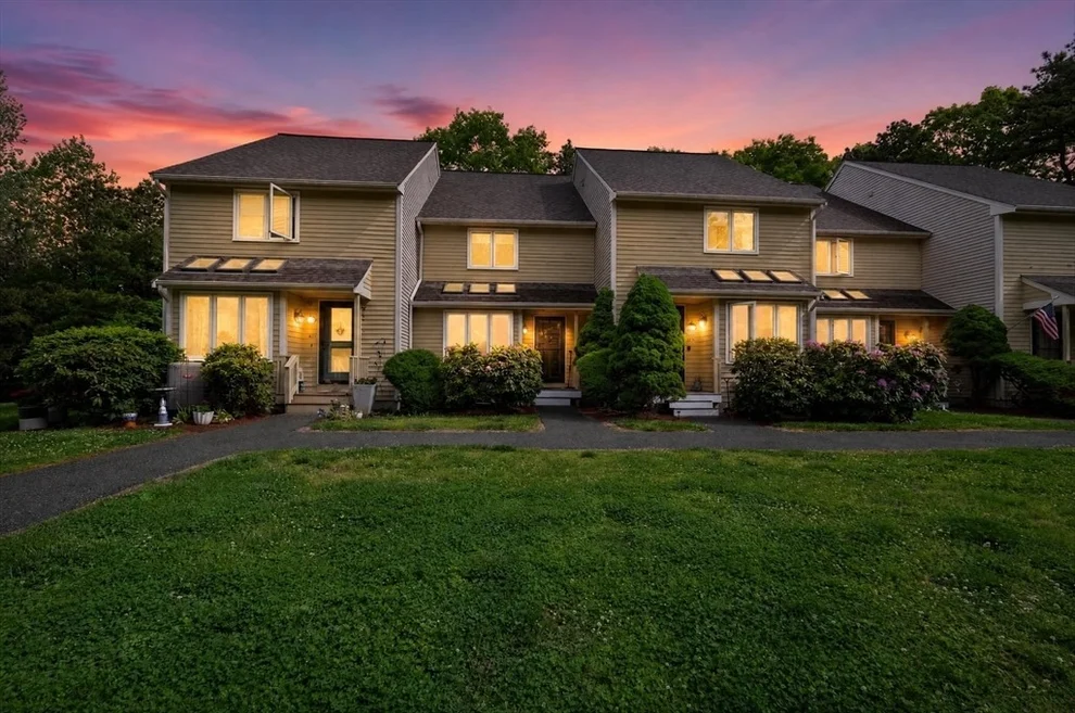 Unit for sale at 425 Maple Brook Rd, Bellingham, MA 02019