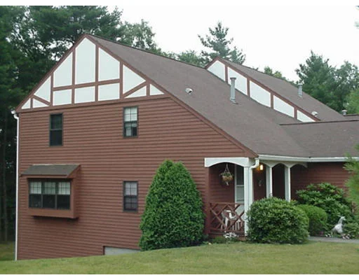 Unit for sale at 5 Victoria Dr, Auburn, MA 01501