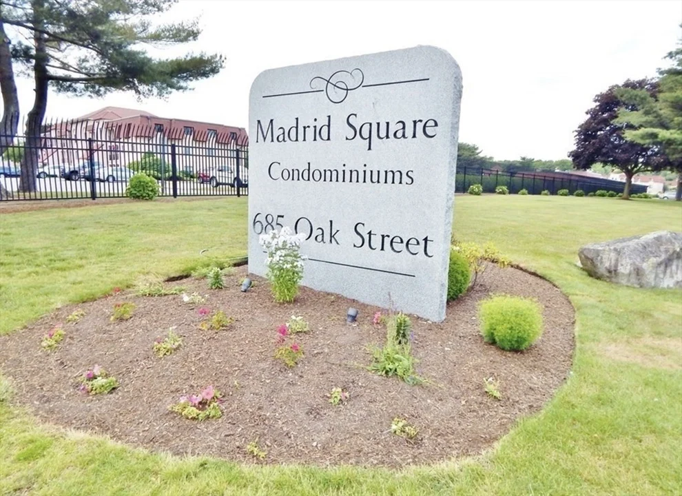 Unit for sale at 685 Oak St, Brockton, MA 02301