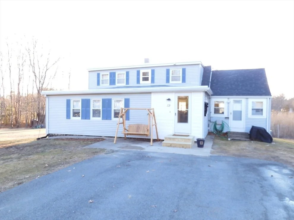 Unit for sale at 19 S. Hunt Rd, Amesbury, MA 01913