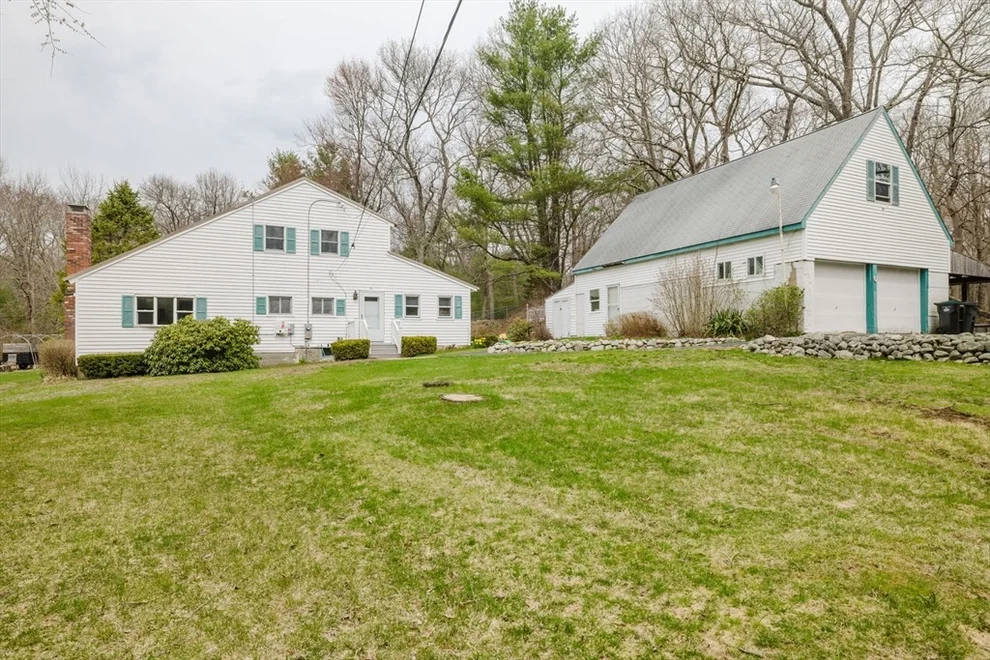 Unit for sale at 5 Summer Pl, Foxboro, MA 02035